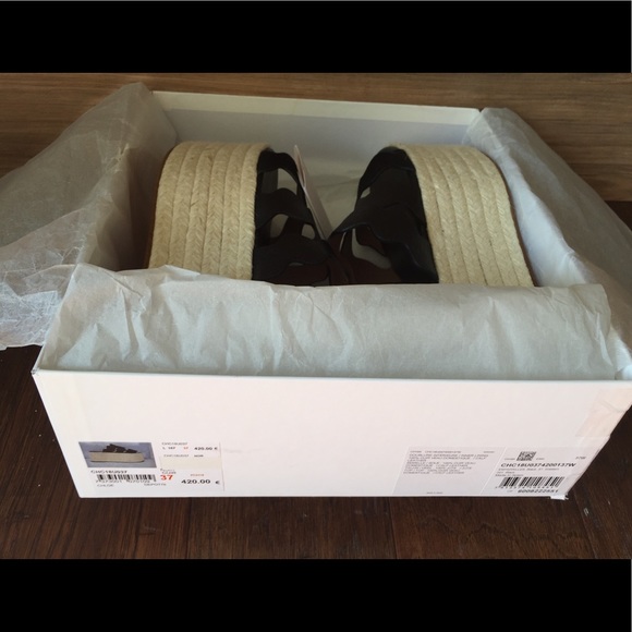 Shoes - Scalloped Flatworm Sandal Chloe - Picture 5 of 8